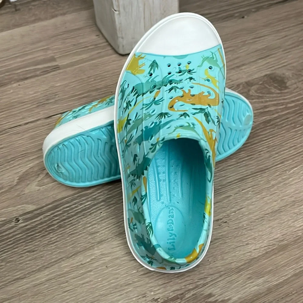 Lily & Dan water shoes/9-10